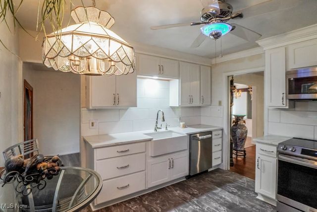 955 Fess Avenue, Akron, OH 44307