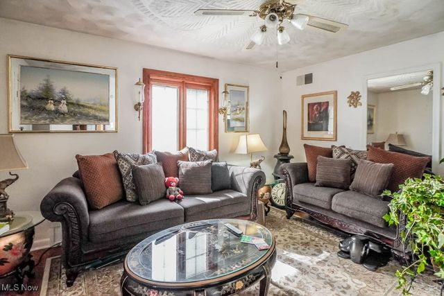 955 Fess Avenue, Akron, OH 44307