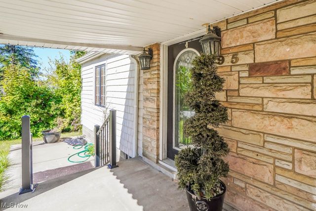 955 Fess Avenue, Akron, OH 44307