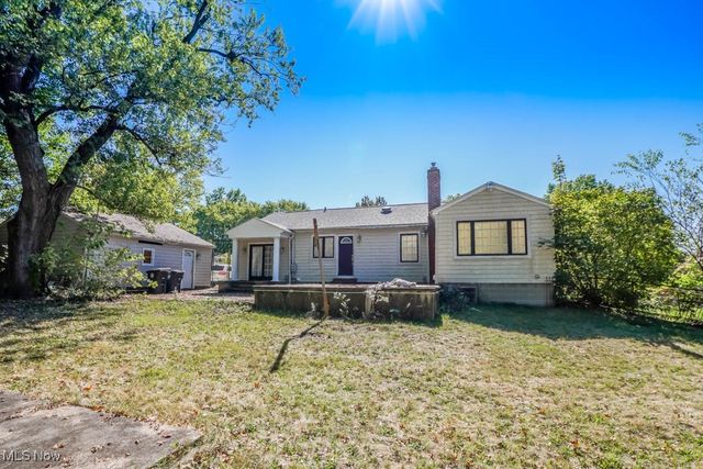 955 Fess Avenue, Akron, OH 44307