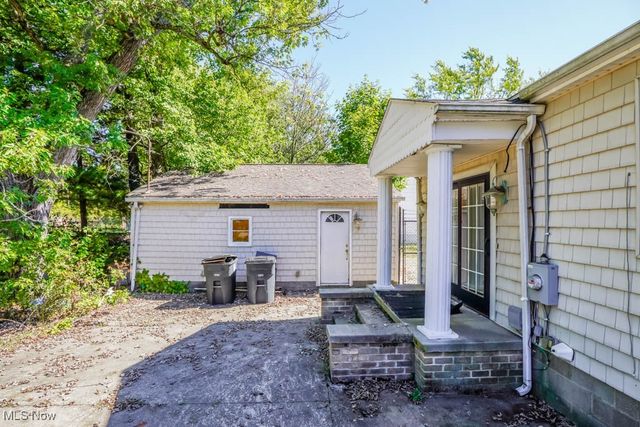 955 Fess Avenue, Akron, OH 44307