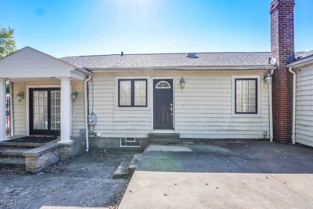 955 Fess Avenue, Akron, OH 44307