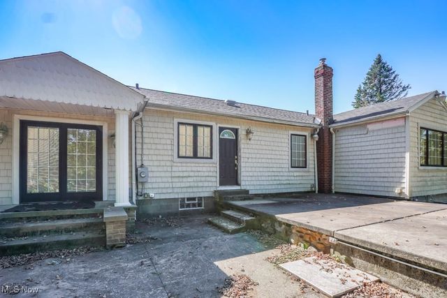 955 Fess Avenue, Akron, OH 44307