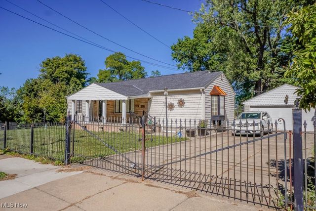 955 Fess Avenue, Akron, OH 44307