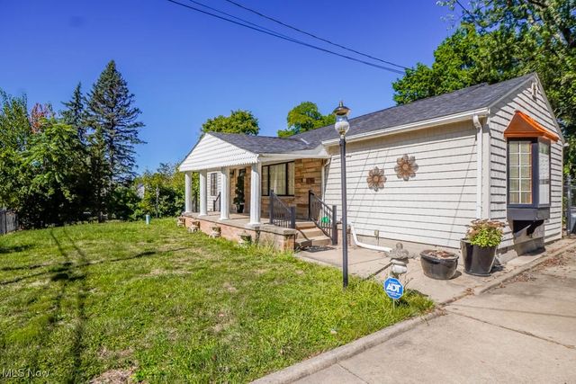 955 Fess Avenue, Akron, OH 44307