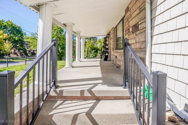 955 Fess Avenue, Akron, OH 44307