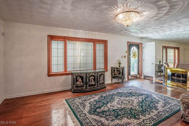 955 Fess Avenue, Akron, OH 44307