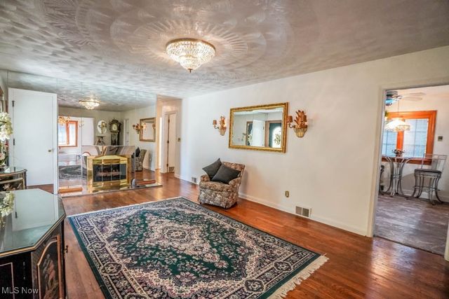 955 Fess Avenue, Akron, OH 44307