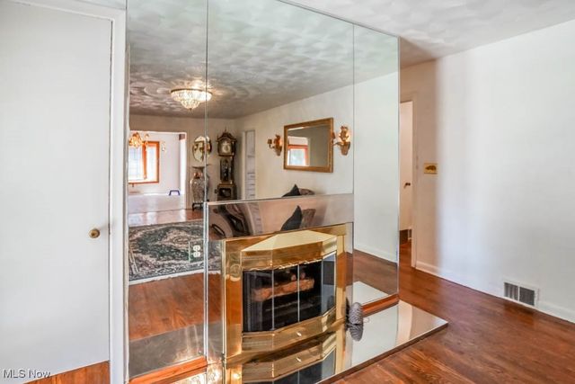 955 Fess Avenue, Akron, OH 44307