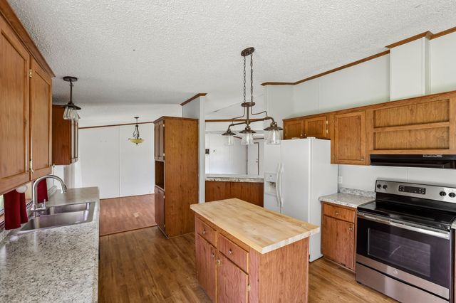 17 Light Ln, Kelso, TN 37348