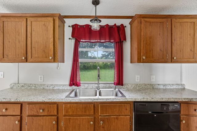 17 Light Ln, Kelso, TN 37348