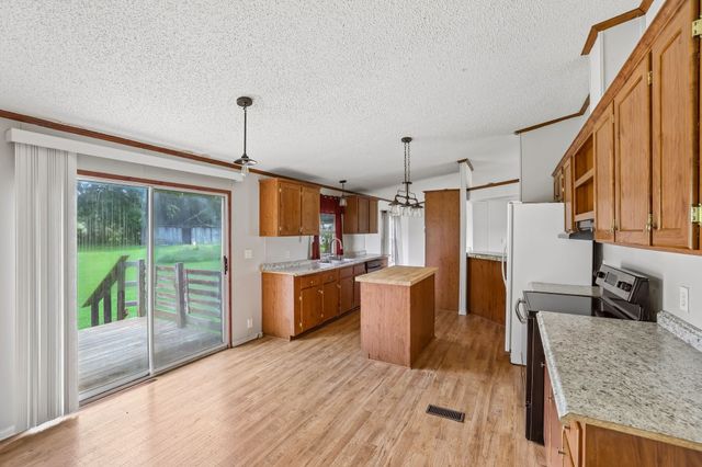 17 Light Ln, Kelso, TN 37348