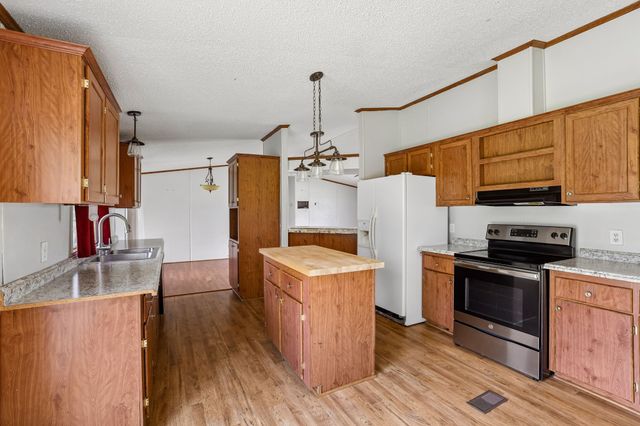 17 Light Ln, Kelso, TN 37348