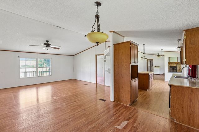 17 Light Ln, Kelso, TN 37348