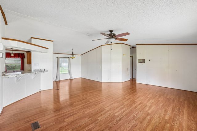 17 Light Ln, Kelso, TN 37348