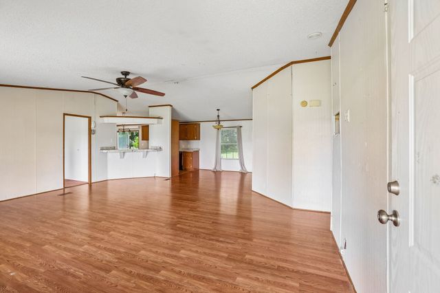 17 Light Ln, Kelso, TN 37348