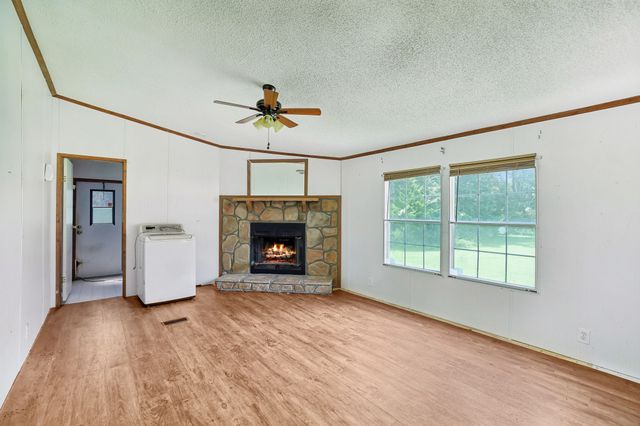17 Light Ln, Kelso, TN 37348