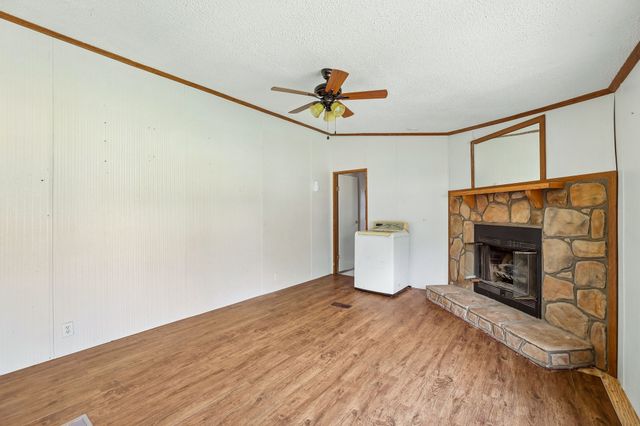 17 Light Ln, Kelso, TN 37348