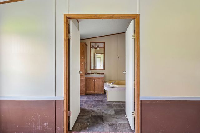 17 Light Ln, Kelso, TN 37348