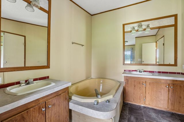17 Light Ln, Kelso, TN 37348