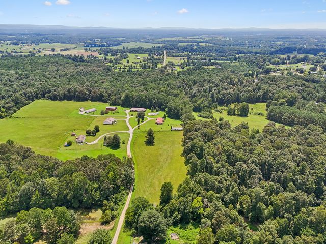 17 Light Ln, Kelso, TN 37348