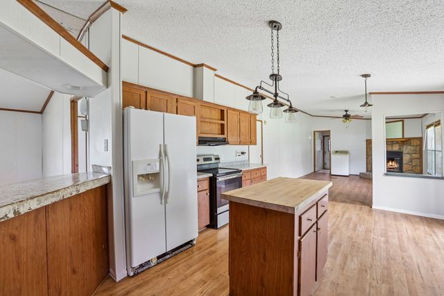 17 Light Ln, Kelso, TN 37348