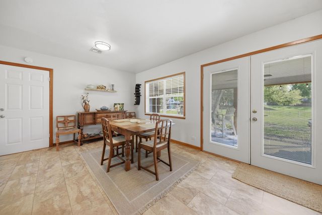 1607 S Chappell Hill Street, Brenham, TX 77833