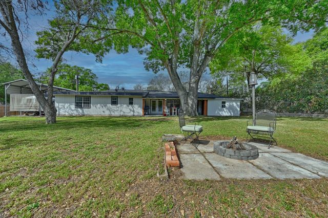 1607 S Chappell Hill Street, Brenham, TX 77833