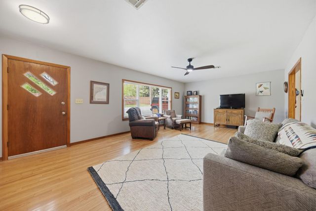 1607 S Chappell Hill Street, Brenham, TX 77833