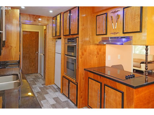 2210 N BROUGHTON Dr, Portland, OR 97217