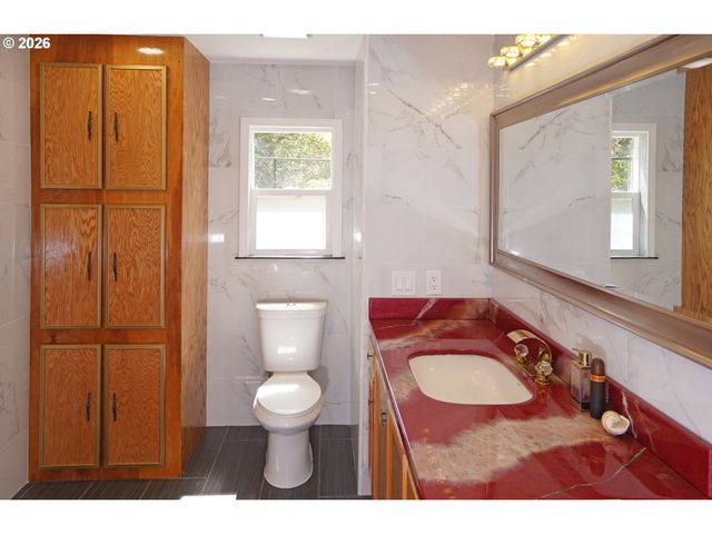 2210 N BROUGHTON Dr, Portland, OR 97217