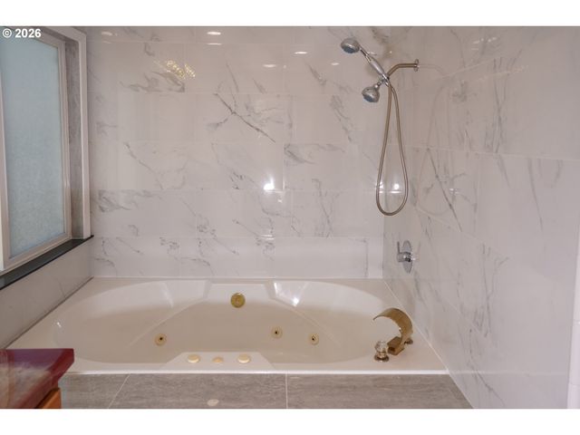 2210 N BROUGHTON Dr, Portland, OR 97217