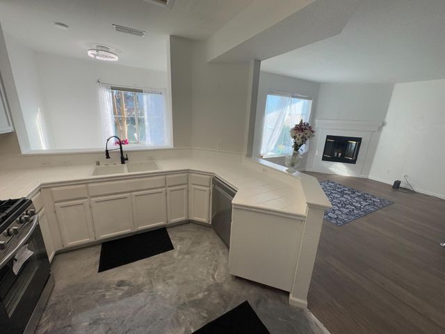 9193 E Laguna Way, Elk Grove, CA 95758
