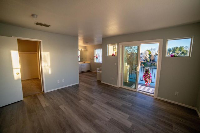 9193 E Laguna Way, Elk Grove, CA 95758