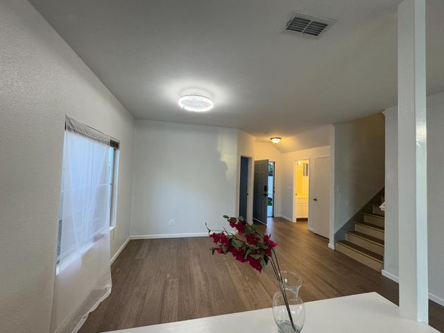 9193 E Laguna Way, Elk Grove, CA 95758