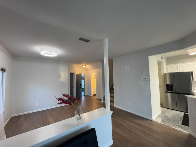 9193 E Laguna Way, Elk Grove, CA 95758