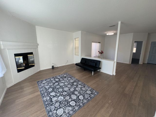 9193 E Laguna Way, Elk Grove, CA 95758