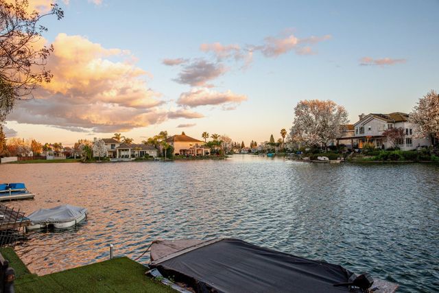 9193 E Laguna Way, Elk Grove, CA 95758