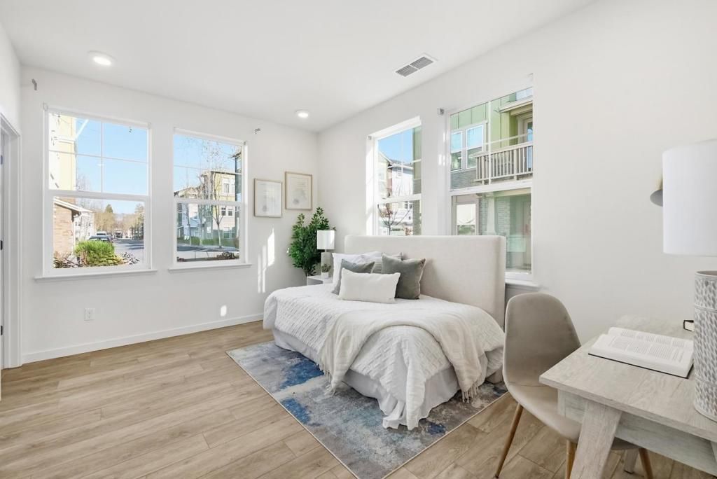 Image 24 of property listing at 535 San Lorenzo Terrace 1, Sunnyvale, CA 94085