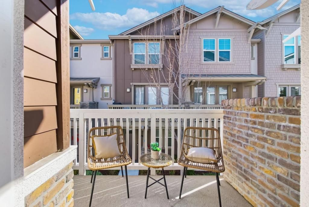 Image 35 of property listing at 535 San Lorenzo Terrace 1, Sunnyvale, CA 94085