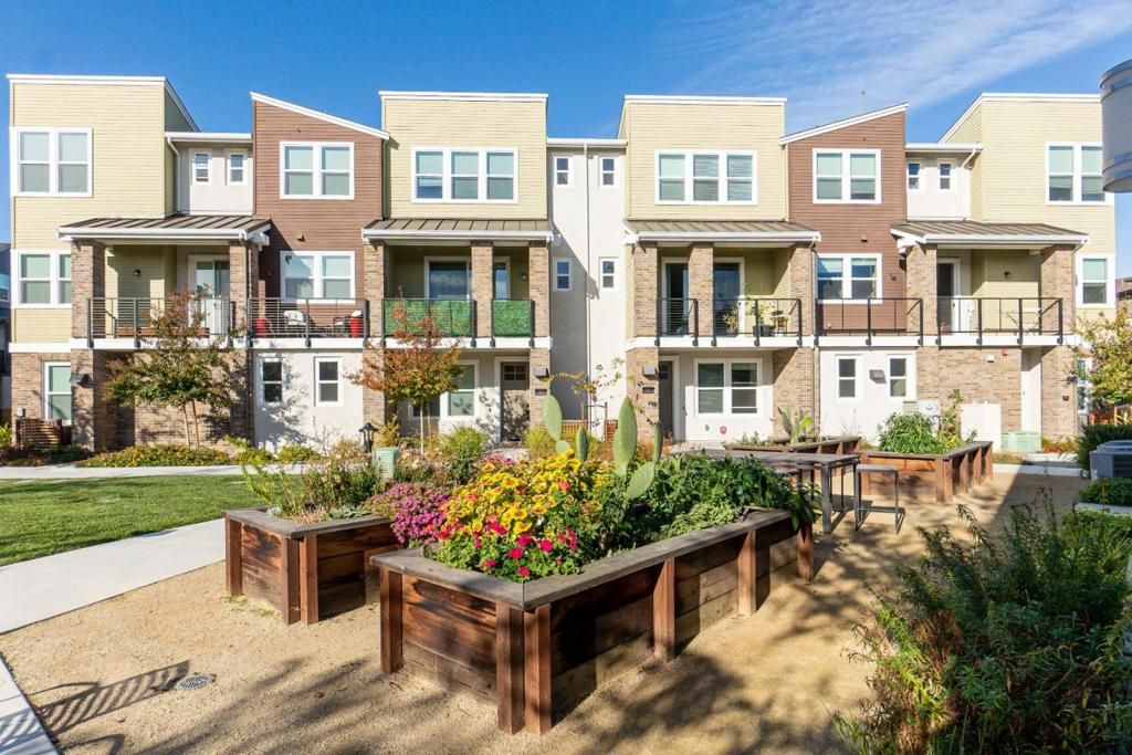 Image 38 of property listing at 535 San Lorenzo Terrace 1, Sunnyvale, CA 94085