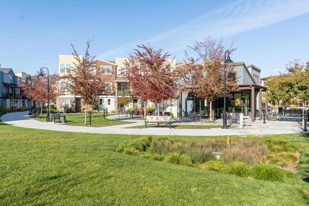 Image 42 of property listing at 535 San Lorenzo Terrace 1, Sunnyvale, CA 94085