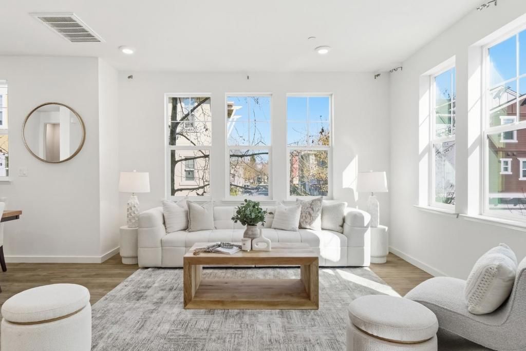 Image 5 of property listing at 535 San Lorenzo Terrace 1, Sunnyvale, CA 94085