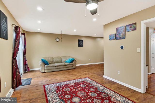 419 HOLLY TREE CT, Chester Springs, PA 19425