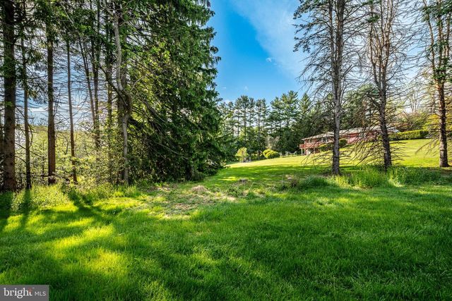 419 HOLLY TREE CT, Chester Springs, PA 19425