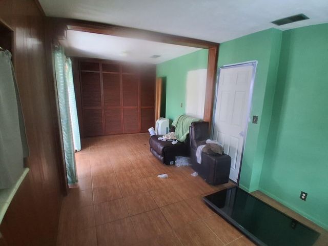 6031 NE 7th Avenue, Oakland Park, FL 33334