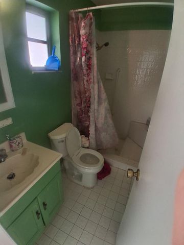 6031 NE 7th Avenue, Oakland Park, FL 33334