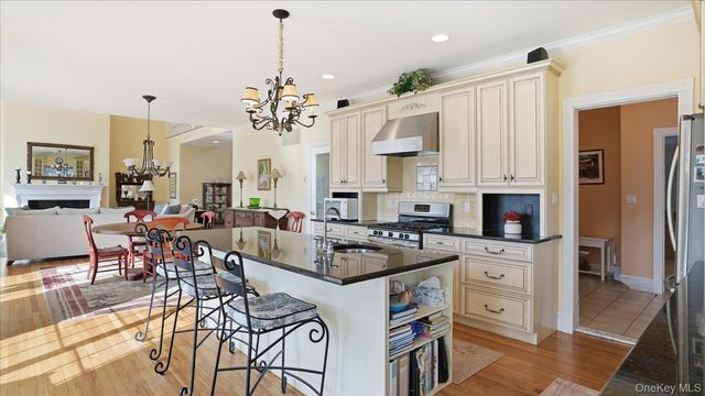 15A Brushy Neck Lane, Westhampton, NY 11977