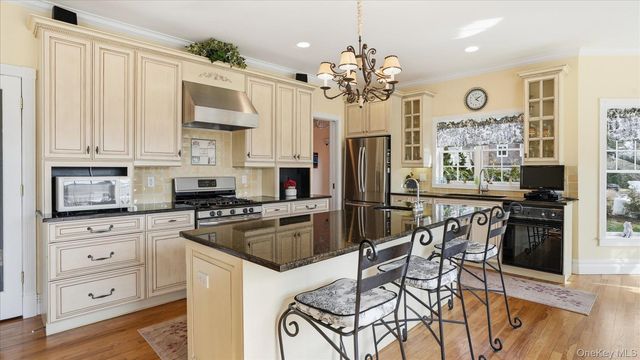 15A Brushy Neck Lane, Westhampton, NY 11977