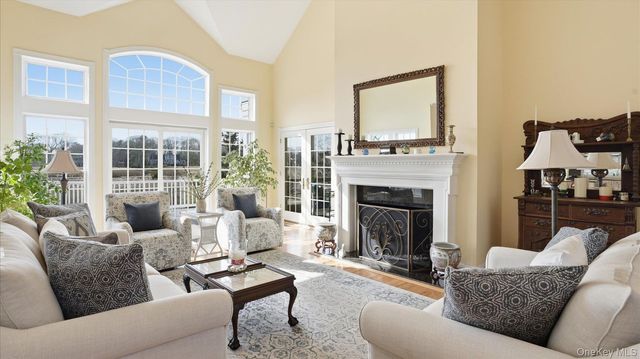 15A Brushy Neck Lane, Westhampton, NY 11977